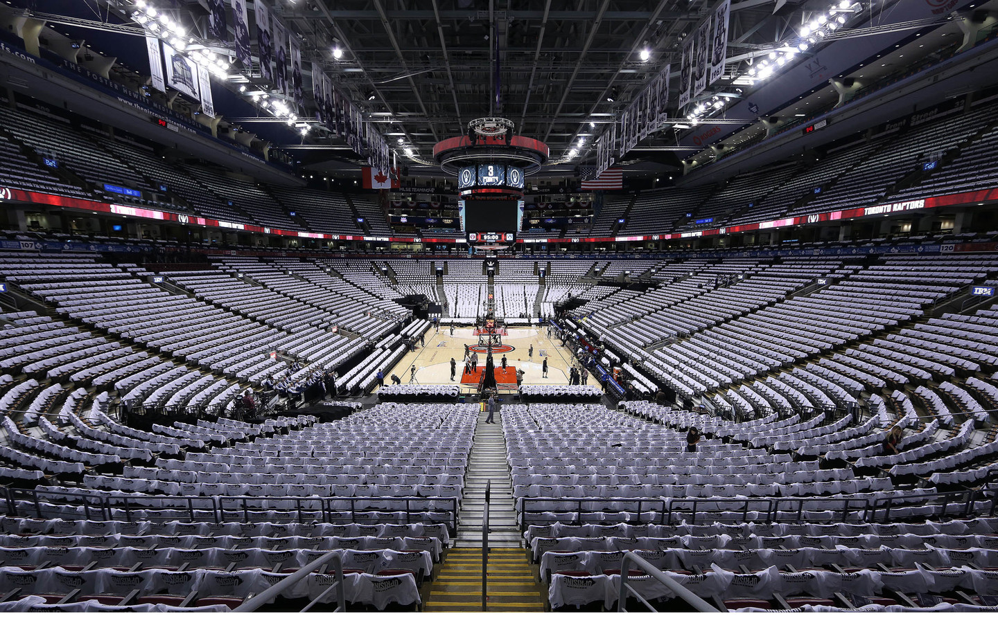 Qual &eacute; o padr&atilde;o de ilumina&ccedil;&atilde;o das quadras de basquete cobertas?