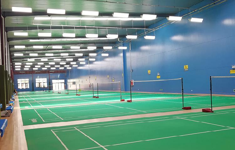 REQUISITOS DE ILUMINA&Ccedil;&Atilde;O DA QUADRA DE BADMINTON INTERIOR